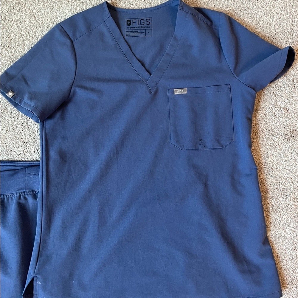 FIGS rare big sky blue one pocket scrub top